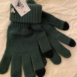 Green Mickey gloves 🧤